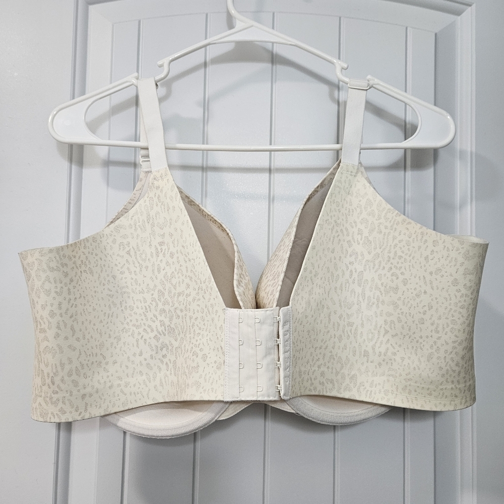 Cacique By Lane Bryant Cream Animal Print  Back smoothing Underwire Bra 42F - Picture 5 of 8
